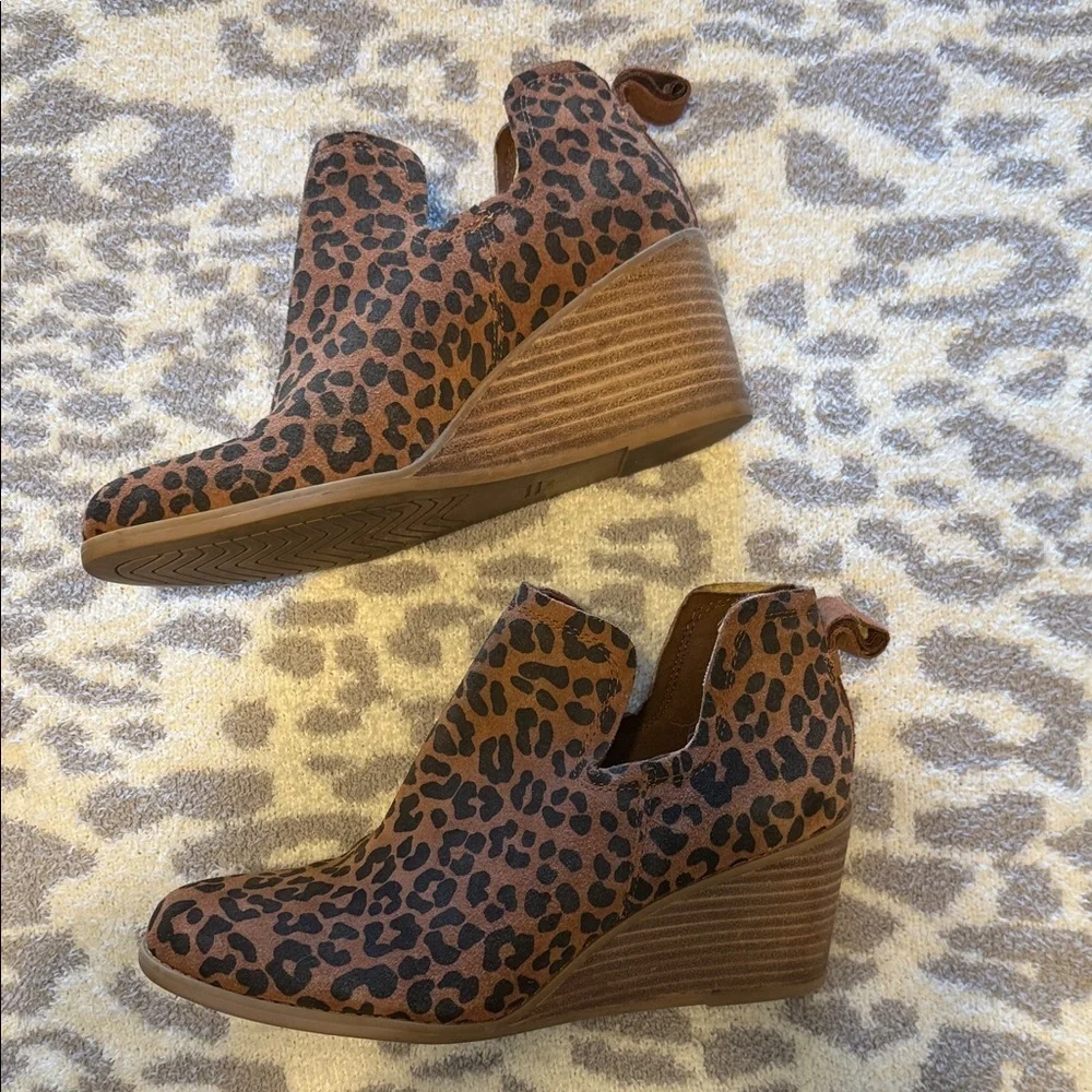 Toms Brown Leopard Print Wedge Shoes Size 7.5 Pull On